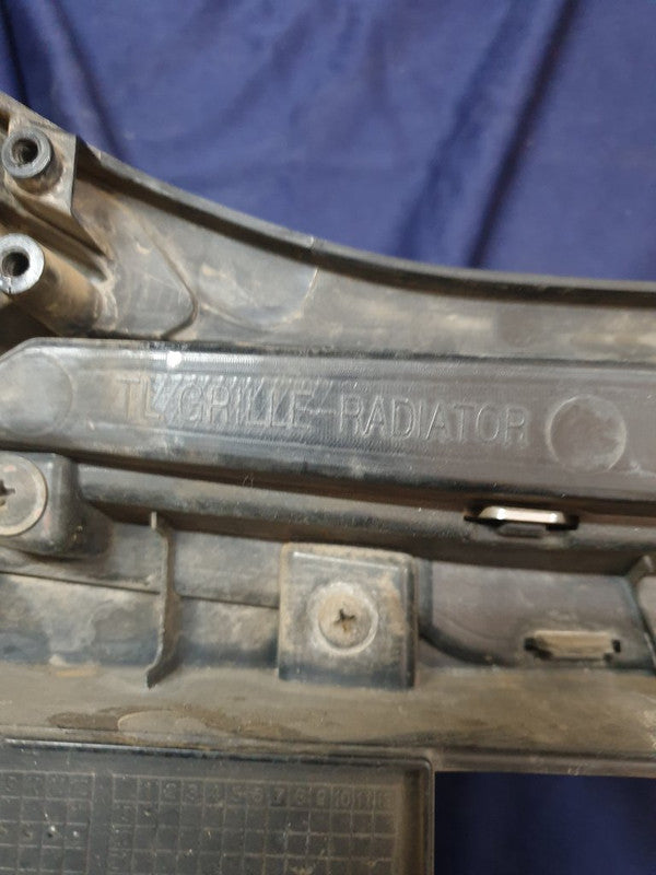 Hyundai Tucson 2016 Radiator Grille - Light Wear and Tear, Chrome damaged