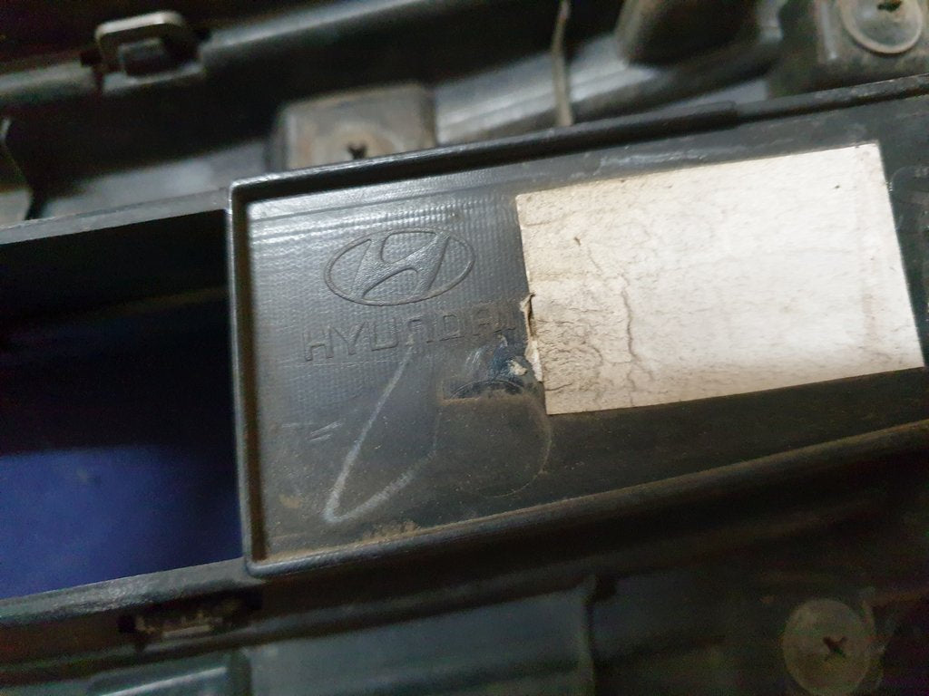 Hyundai Tucson 2016 Radiator Grille - Light Wear and Tear, Chrome damaged