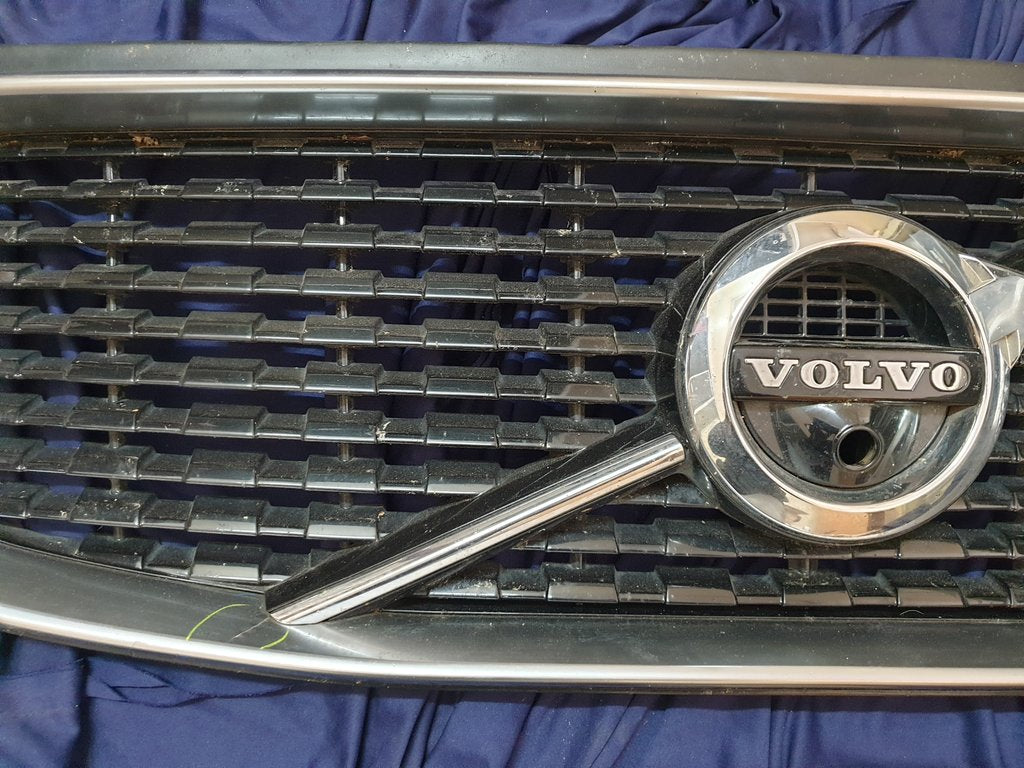 Volvo XC90 Radiator Grille - Chrome lifting, Wear and tear
