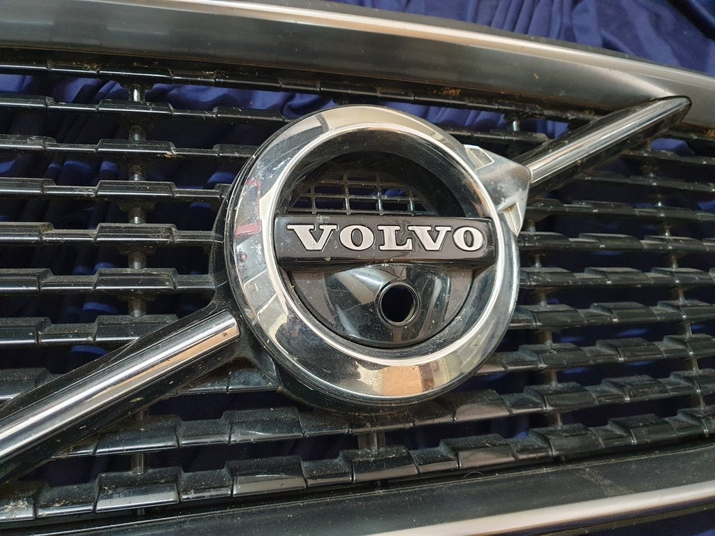 Volvo XC90 Radiator Grille - Chrome lifting, Wear and tear