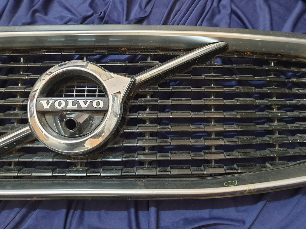 Volvo XC90 Radiator Grille - Chrome lifting, Wear and tear