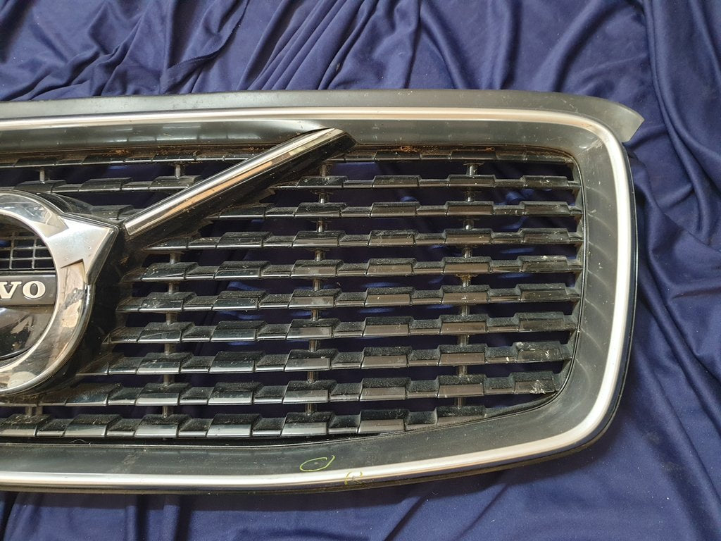Volvo XC90 Radiator Grille - Chrome lifting, Wear and tear
