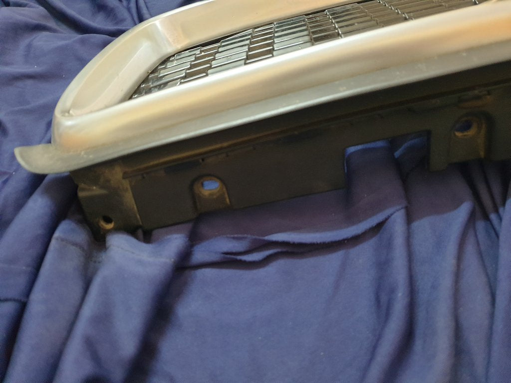 Volvo XC90 Radiator Grille - Chrome lifting, Wear and tear