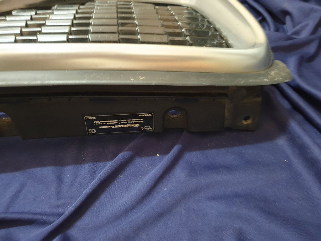 Volvo XC90 Radiator Grille - Chrome lifting, Wear and tear