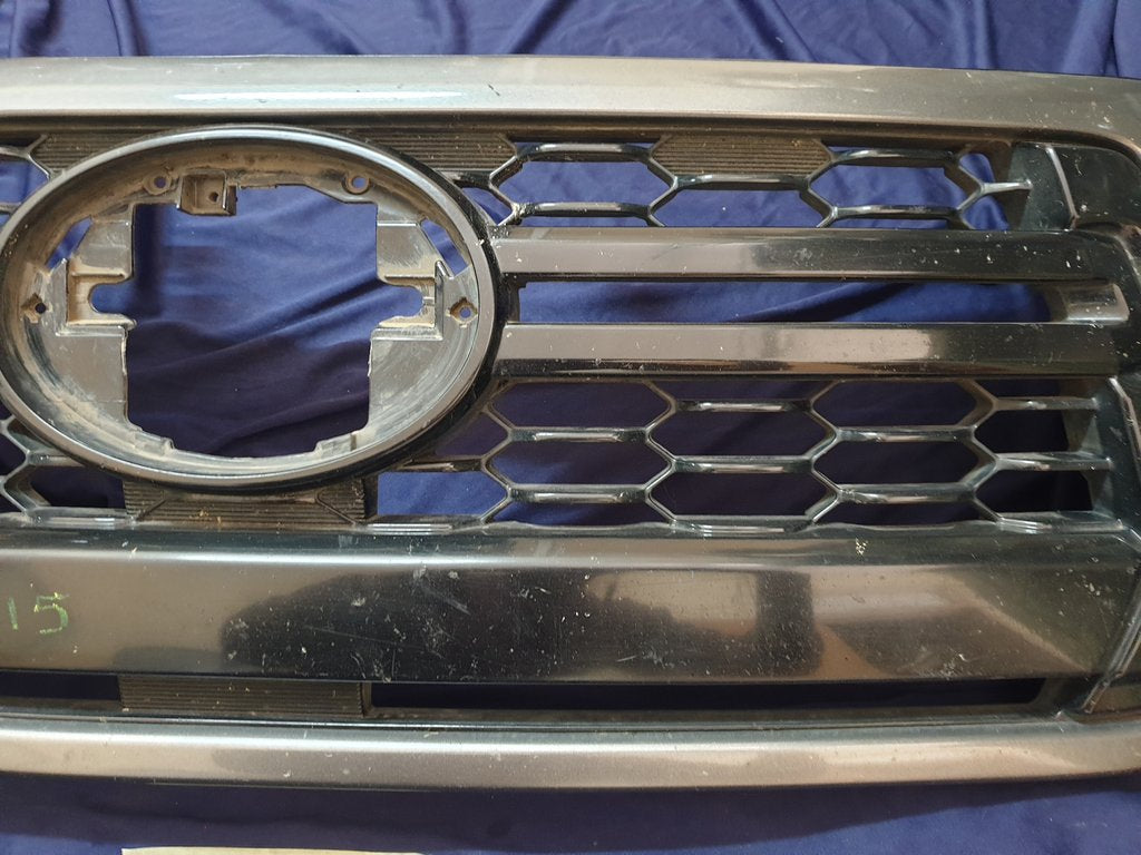 Toyota Hilux 2018, 2019, 2020 Radiator Grille - Wear and Tear, Chips