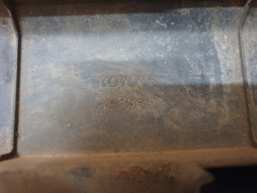 Toyota Hilux 2018, 2019, 2020 Radiator Grille - Wear and Tear, Chips