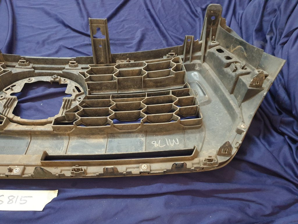 Toyota Hilux 2018, 2019, 2020 Radiator Grille - Wear and Tear, Chips