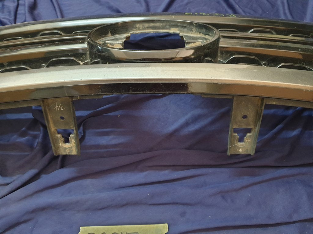 Toyota Hilux 2018, 2019, 2020 Radiator Grille - Wear and Tear, Chips