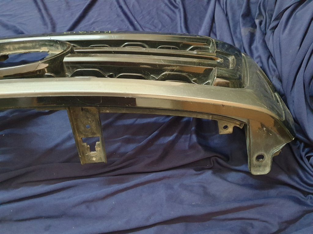 Toyota Hilux 2018, 2019, 2020 Radiator Grille - Wear and Tear, Chips