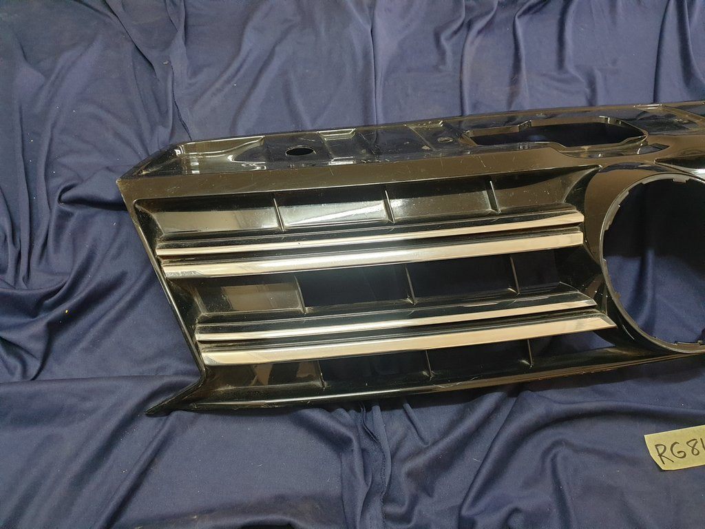 Volkswagen Amarok Radiator Grille - Wear and Tear, Clip/s broken