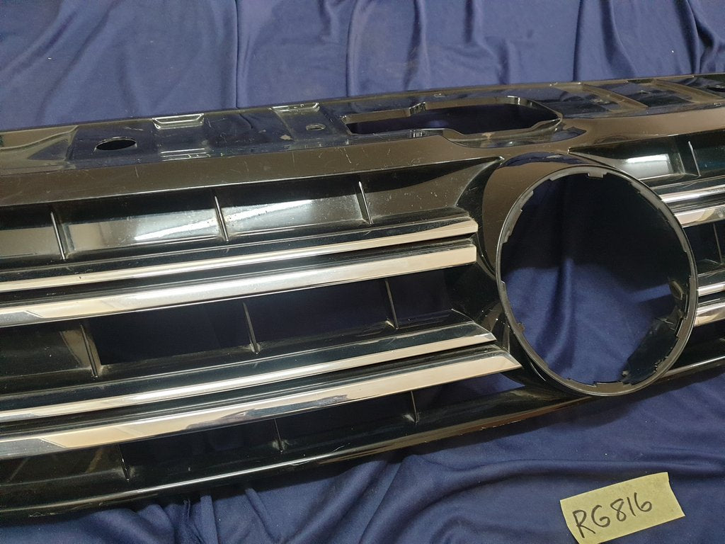 Volkswagen Amarok Radiator Grille - Wear and Tear, Clip/s broken