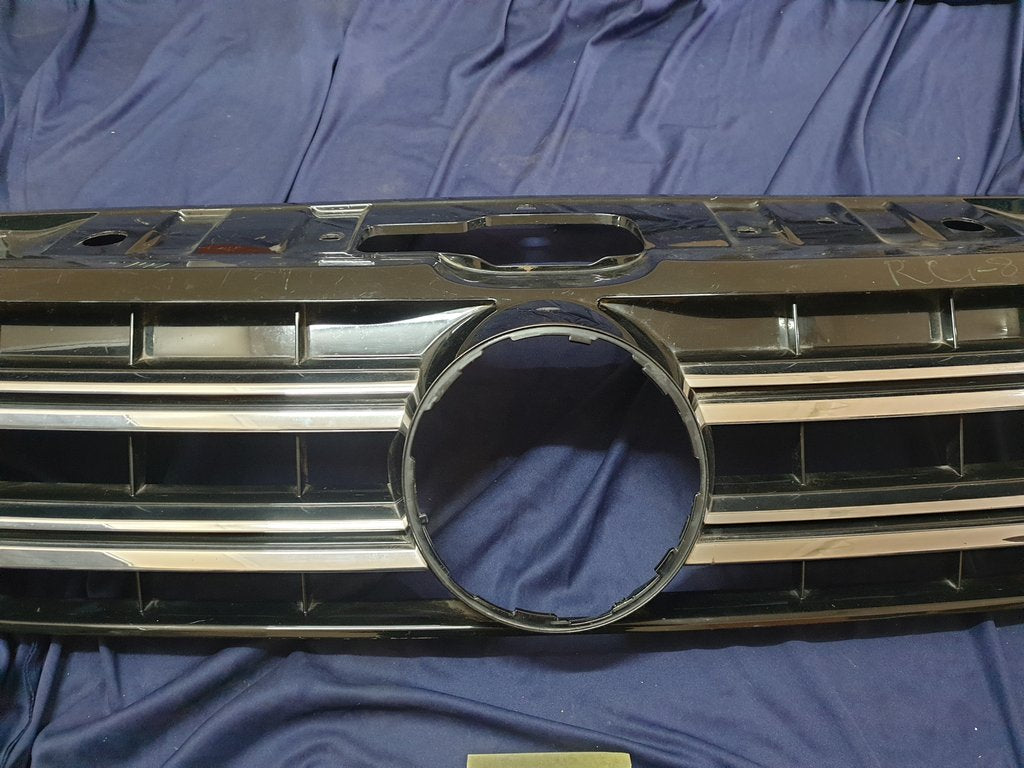 Volkswagen Amarok Radiator Grille - Wear and Tear, Clip/s broken
