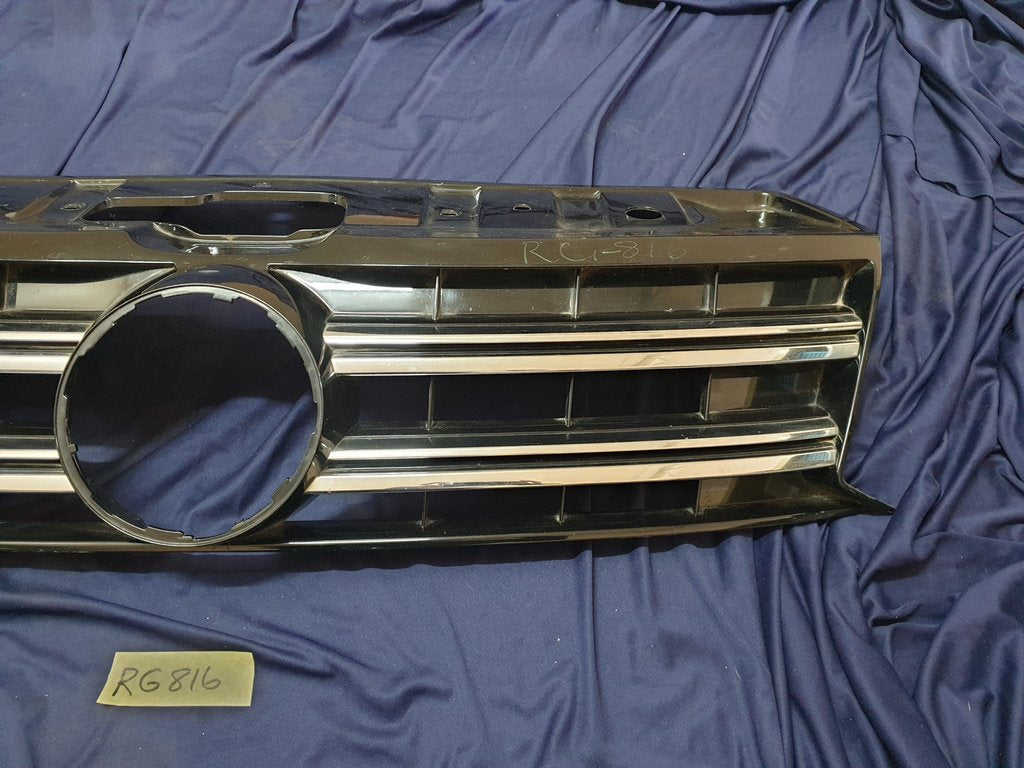 Volkswagen Amarok Radiator Grille - Wear and Tear, Clip/s broken