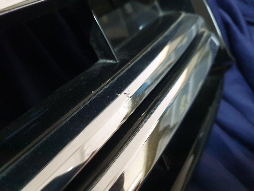 Volkswagen Amarok Radiator Grille - Wear and Tear, Clip/s broken