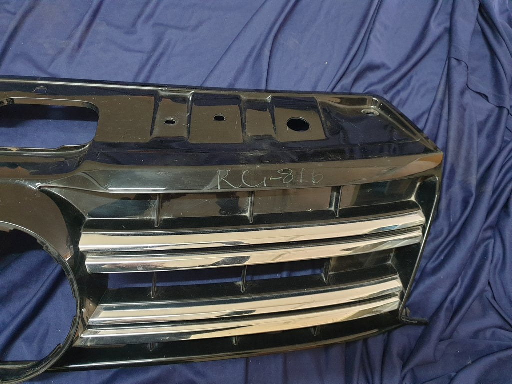 Volkswagen Amarok Radiator Grille - Wear and Tear, Clip/s broken