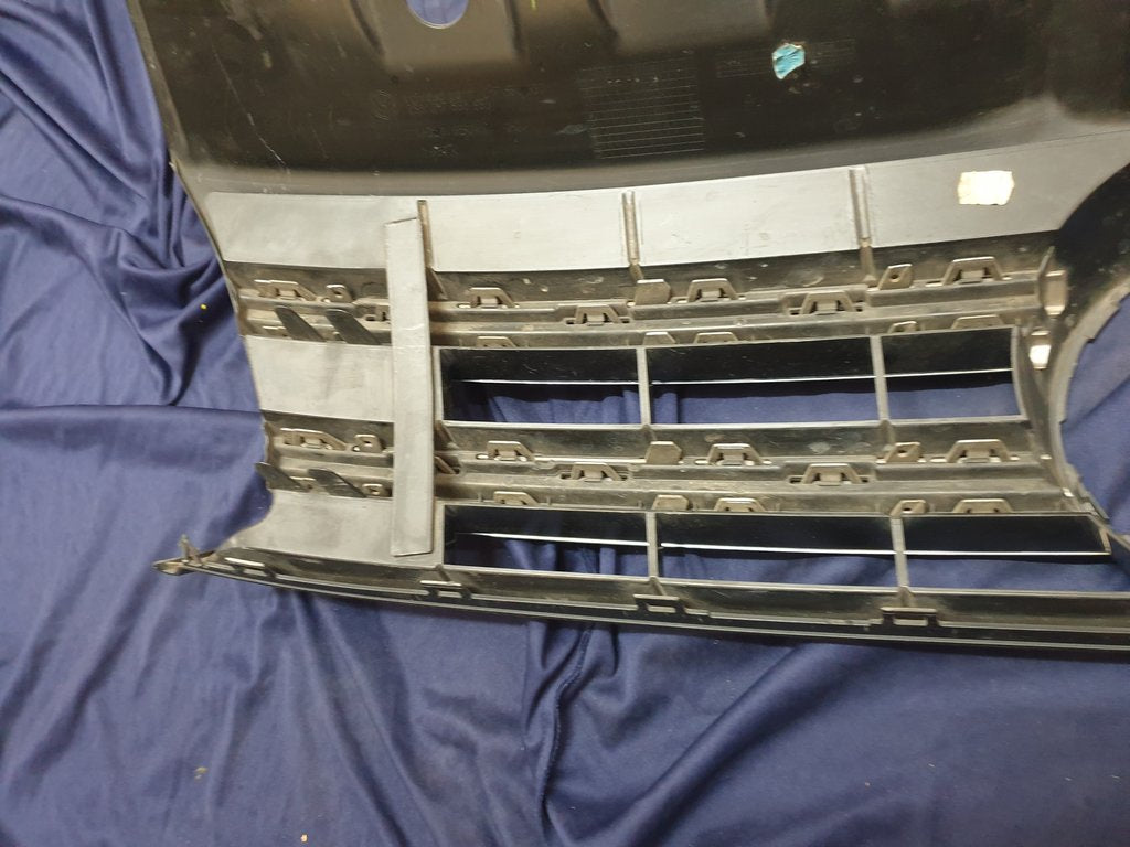 Volkswagen Amarok Radiator Grille - Wear and Tear, Clip/s broken