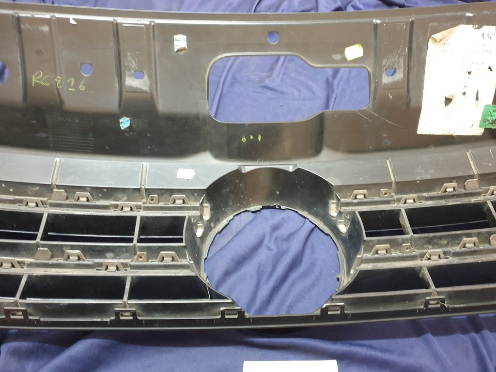 Volkswagen Amarok Radiator Grille - Wear and Tear, Clip/s broken