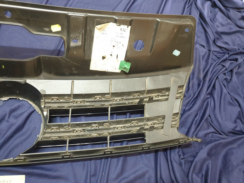 Volkswagen Amarok Radiator Grille - Wear and Tear, Clip/s broken