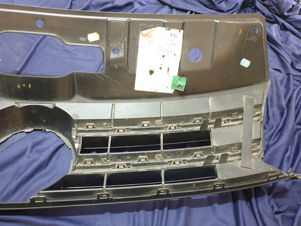 Volkswagen Amarok Radiator Grille - Wear and Tear, Clip/s broken