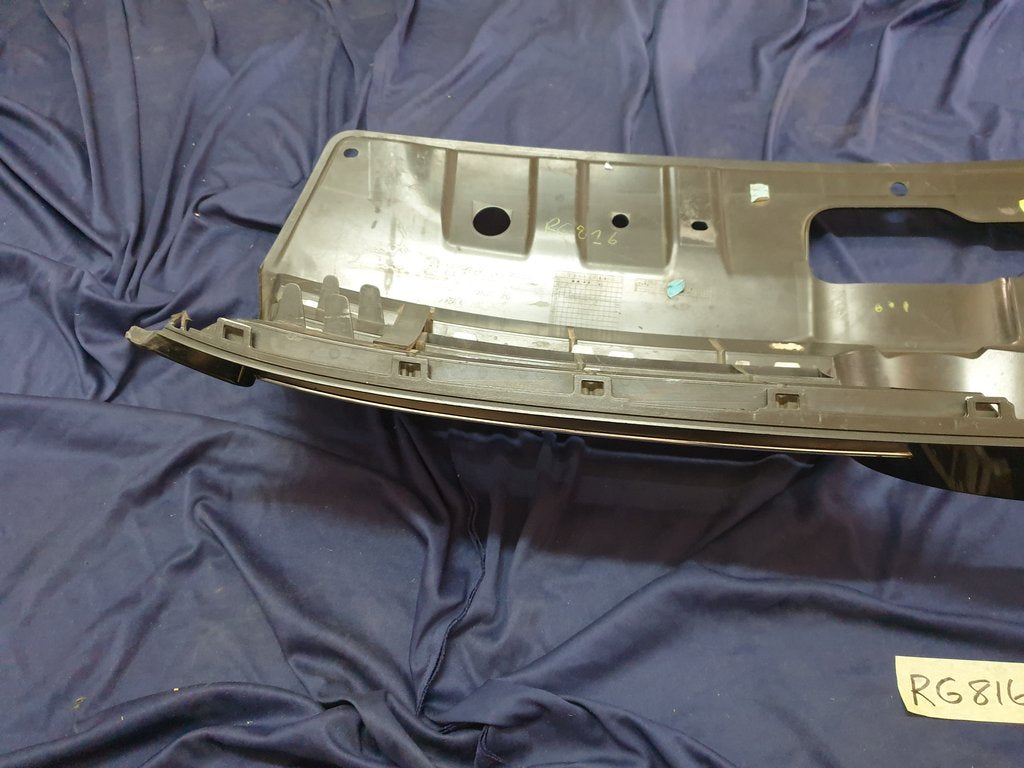 Volkswagen Amarok Radiator Grille - Wear and Tear, Clip/s broken