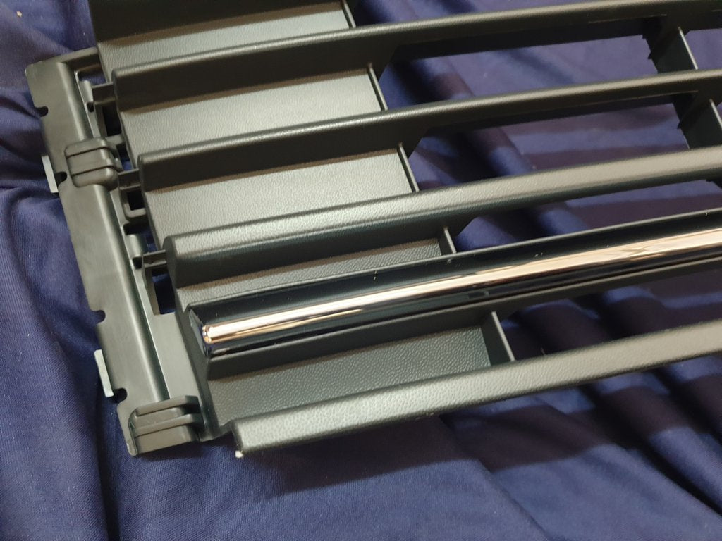 Volkswagen Polo Front Lower Center Radiator Grille