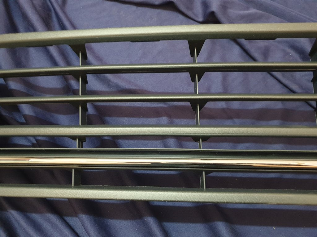 Volkswagen Polo Front Lower Center Radiator Grille