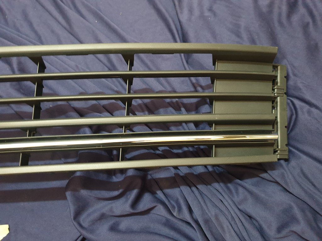 Volkswagen Polo Front Lower Center Radiator Grille