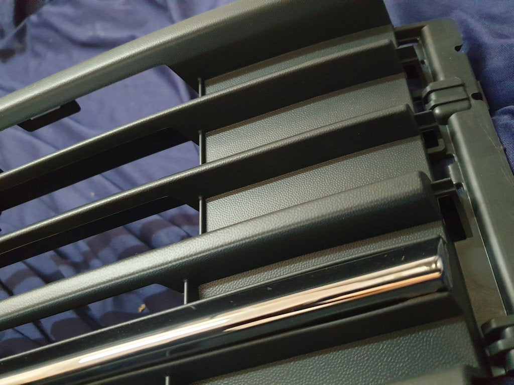 Volkswagen Polo Front Lower Center Radiator Grille