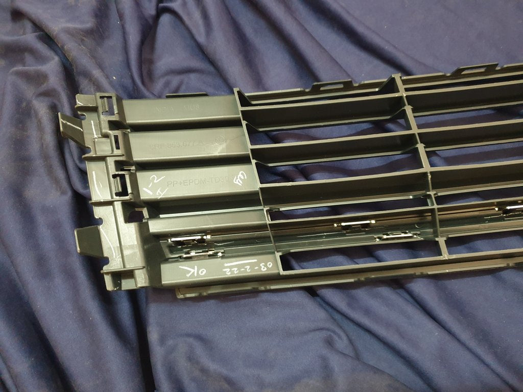 Volkswagen Polo Front Lower Center Radiator Grille