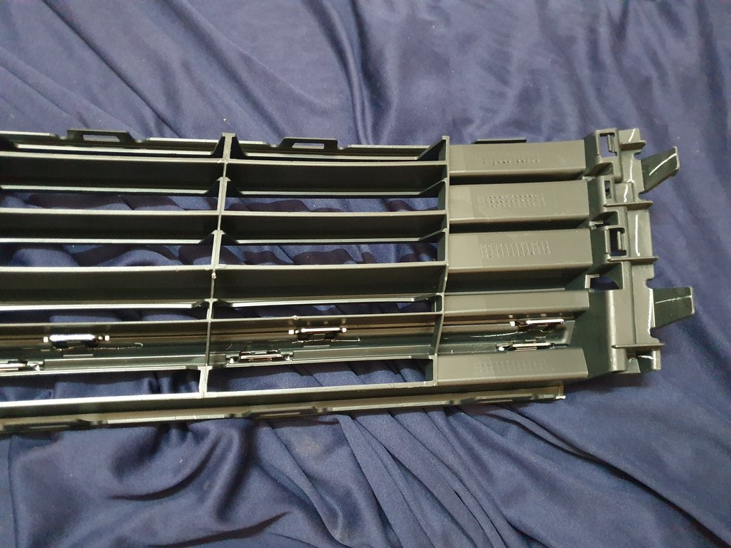 Volkswagen Polo Front Lower Center Radiator Grille