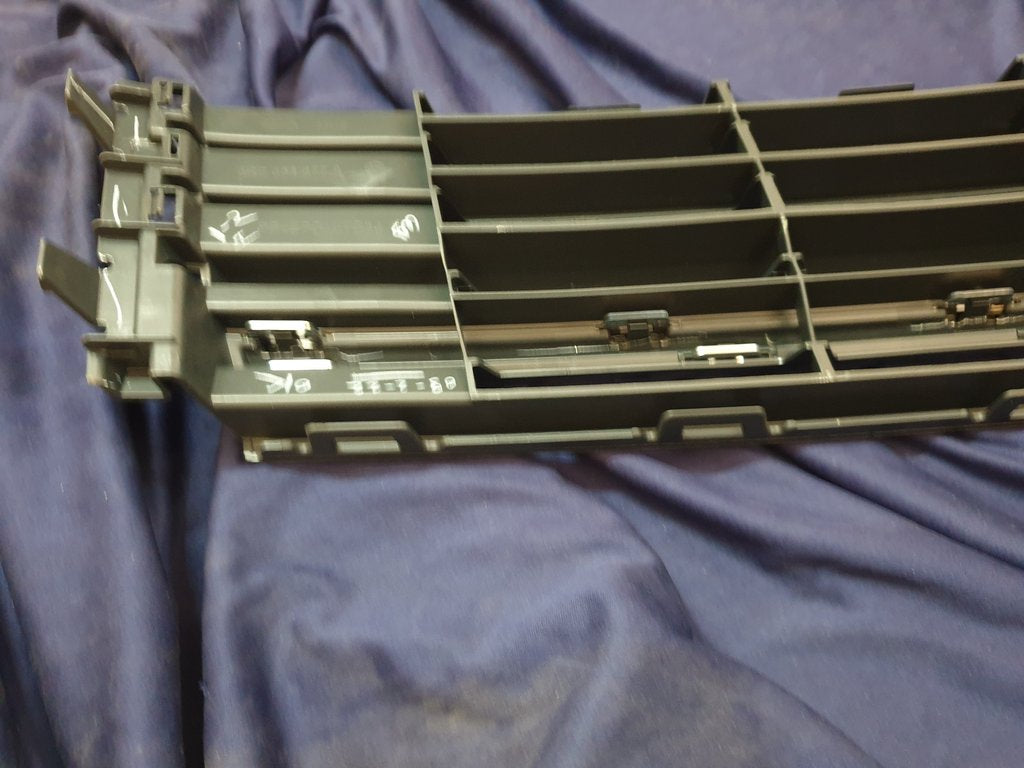 Volkswagen Polo Front Lower Center Radiator Grille