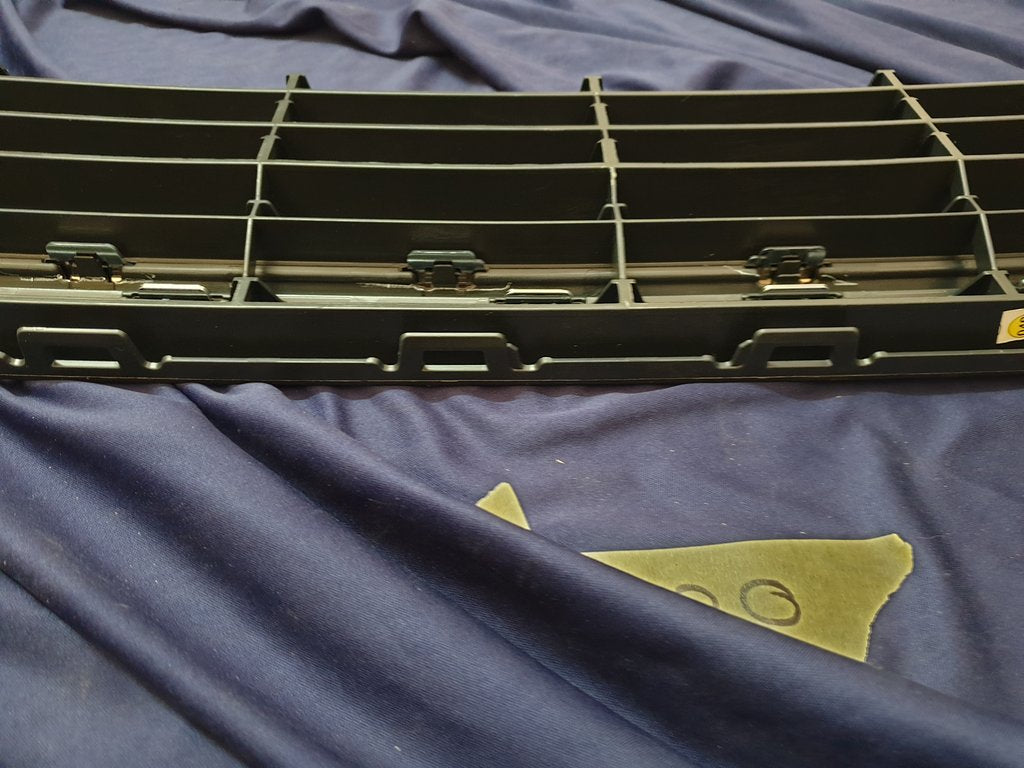Volkswagen Polo Front Lower Center Radiator Grille