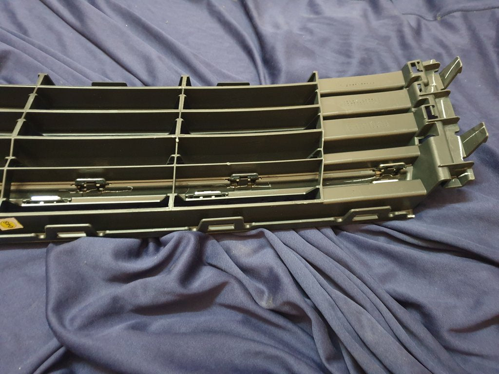 Volkswagen Polo Front Lower Center Radiator Grille