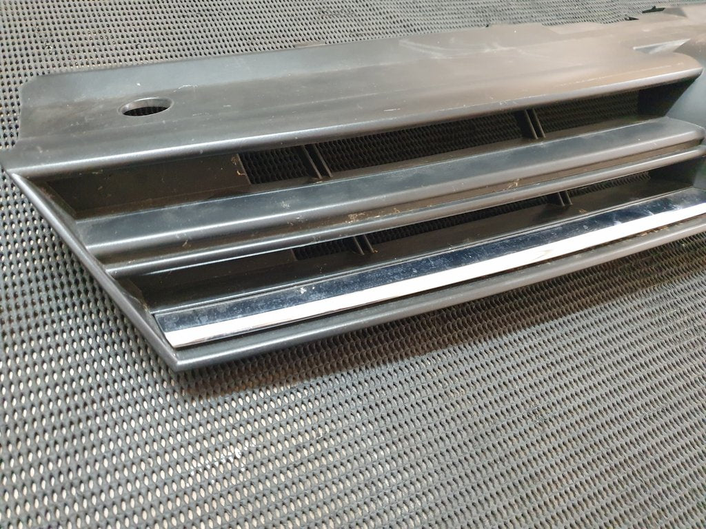 Volkswagen Polo 2018, 2019, 2020, 2021, 2022, 2023 Radiator Grille - Light Wear and Tear