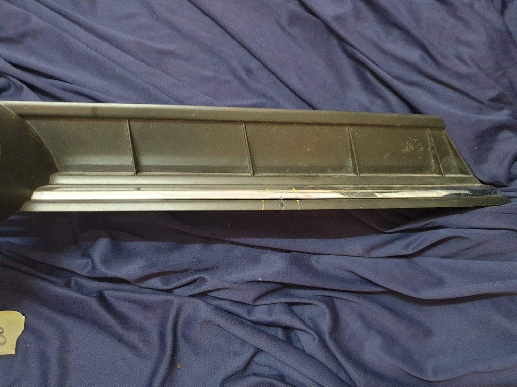 Volkswagen Polo Radiator Grille - Deep abrasion, Wear and Tear