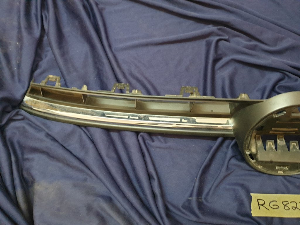 Volkswagen Polo Radiator Grille - Deep abrasion, Wear and Tear