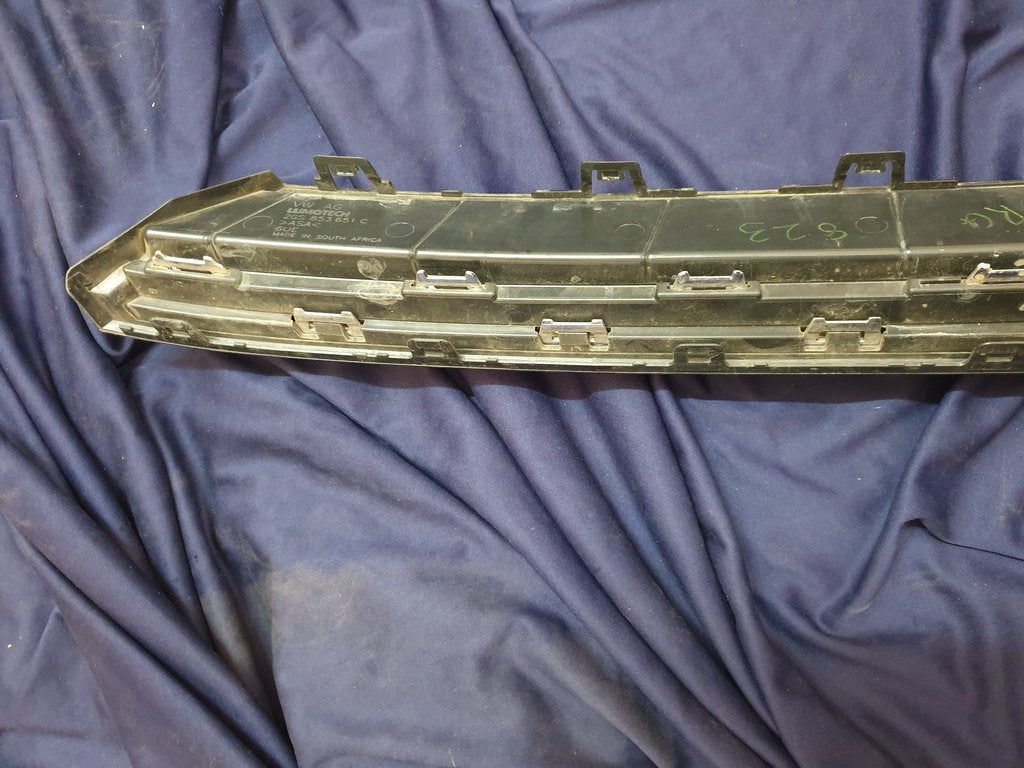 Volkswagen Polo Radiator Grille - Deep abrasion, Wear and Tear