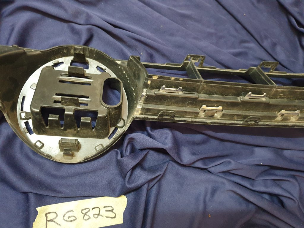 Volkswagen Polo Radiator Grille - Deep abrasion, Wear and Tear