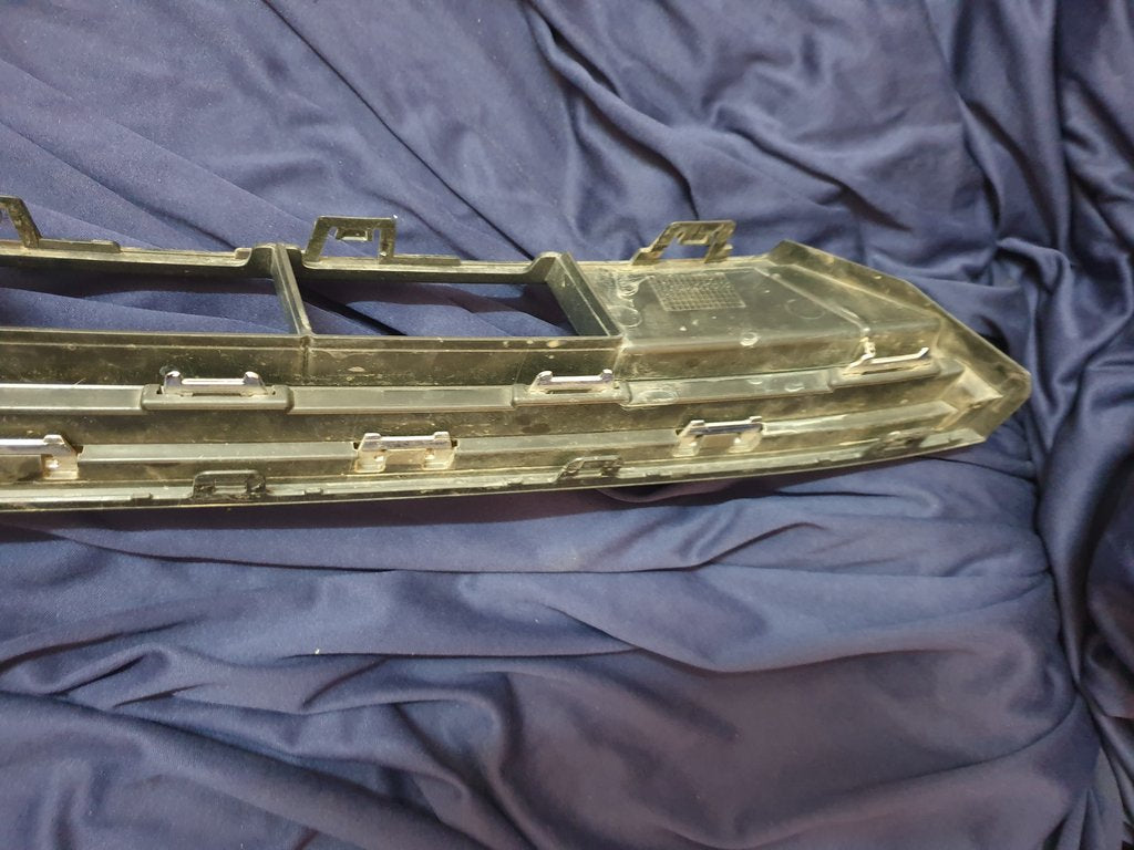 Volkswagen Polo Radiator Grille - Deep abrasion, Wear and Tear