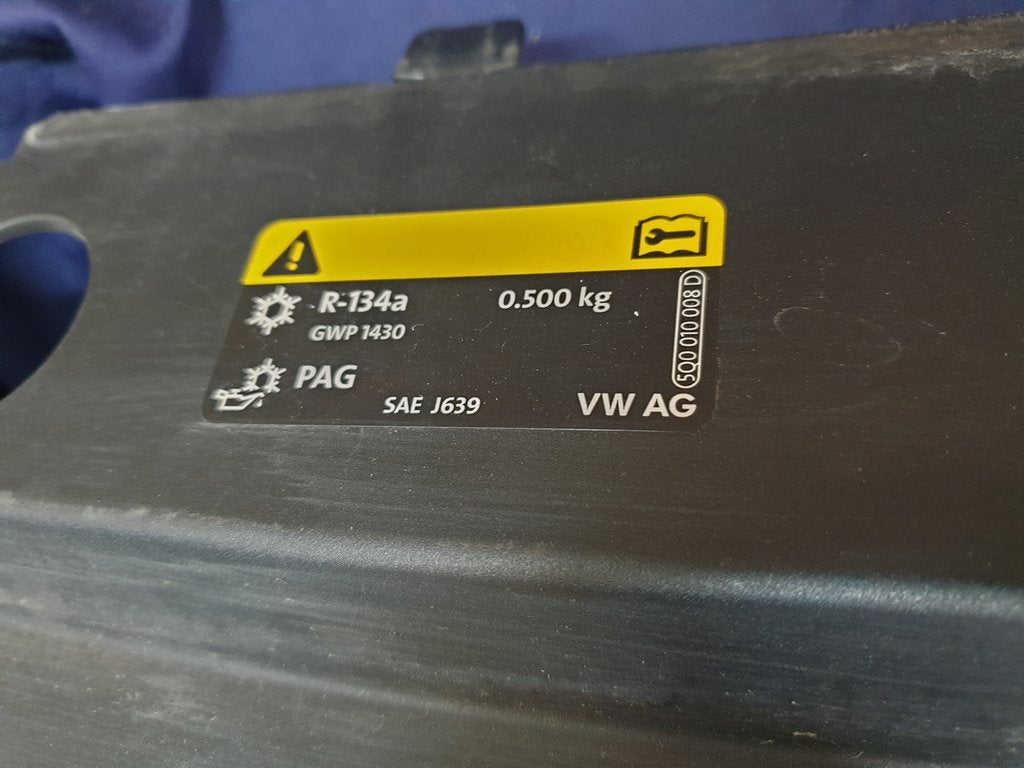 Volkswagen Tiguan II R-Line Radiator Grille - Right lower internal clips broken, wear and tear