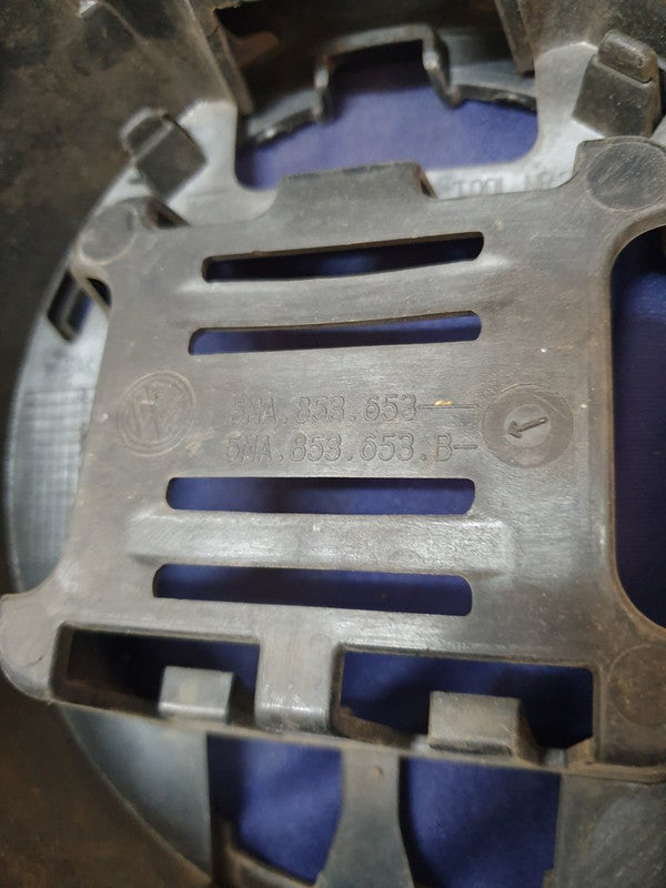 Volkswagen Tiguan II R-Line Radiator Grille - Right lower internal clips broken, wear and tear