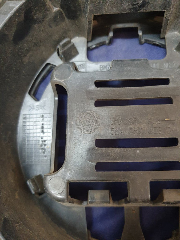 Volkswagen Tiguan II R-Line Radiator Grille - Right lower internal clips broken, wear and tear