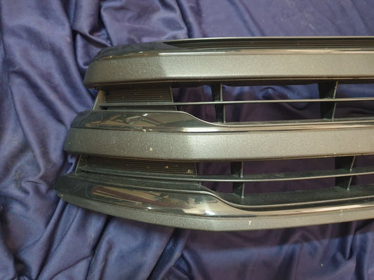 Toyota Aftermarket Radiator Grille - Light Wear and Tear, OEM Badge