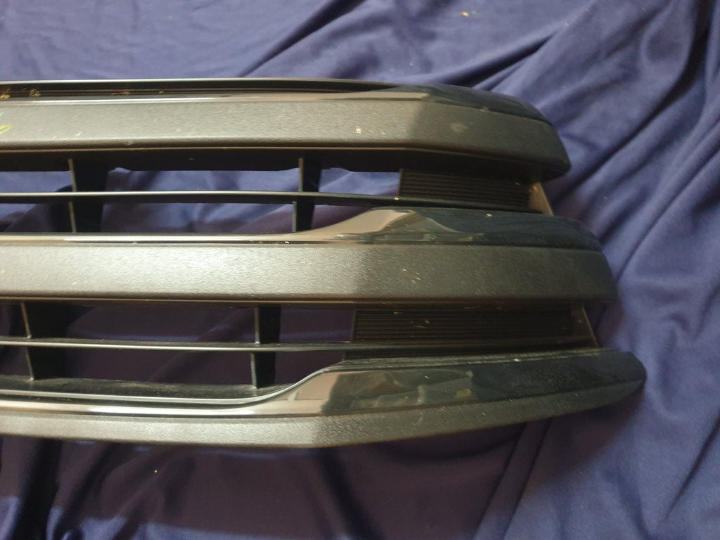 Toyota Aftermarket Radiator Grille - Light Wear and Tear, OEM Badge