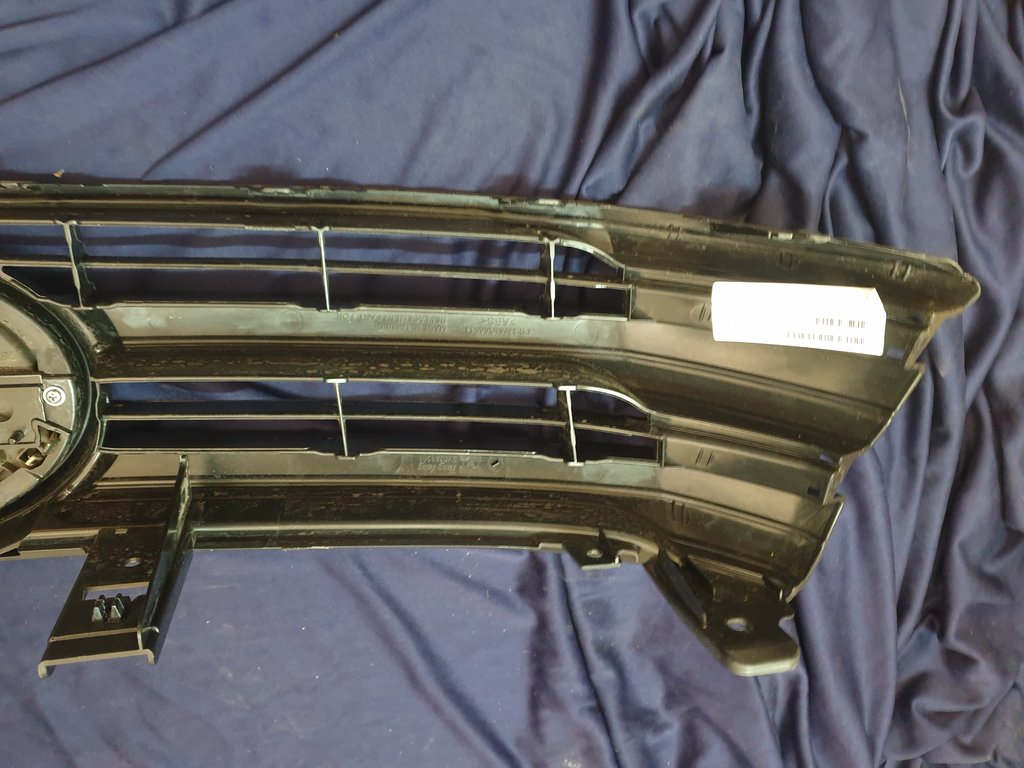 Toyota Aftermarket Radiator Grille - Light Wear and Tear, OEM Badge