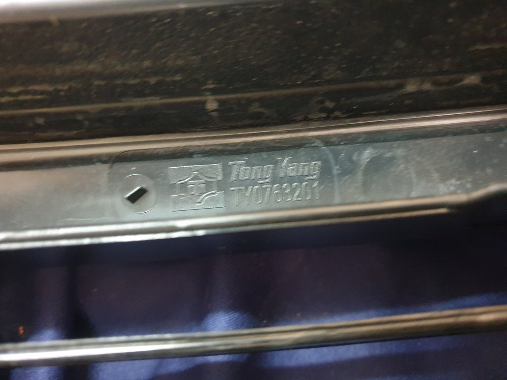 Toyota Aftermarket Radiator Grille - Light Wear and Tear, OEM Badge
