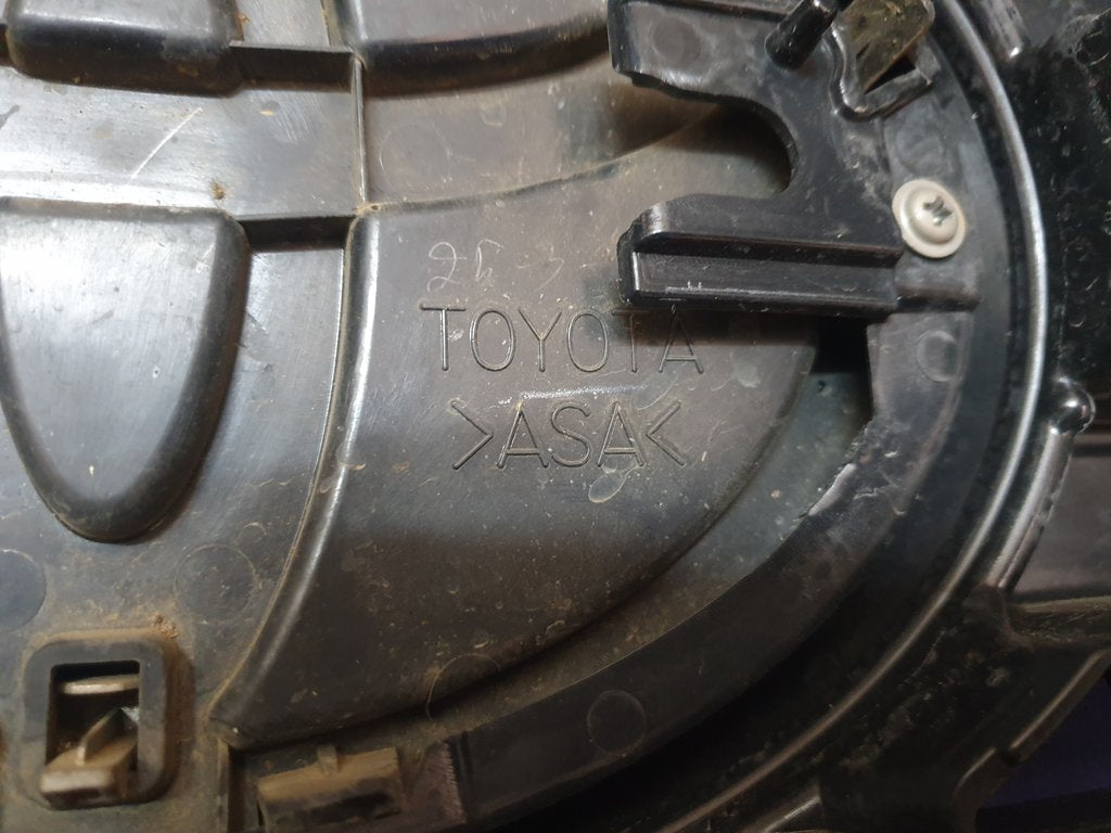 Toyota Aftermarket Radiator Grille - Light Wear and Tear, OEM Badge