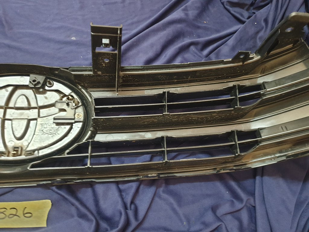Toyota Aftermarket Radiator Grille - Light Wear and Tear, OEM Badge