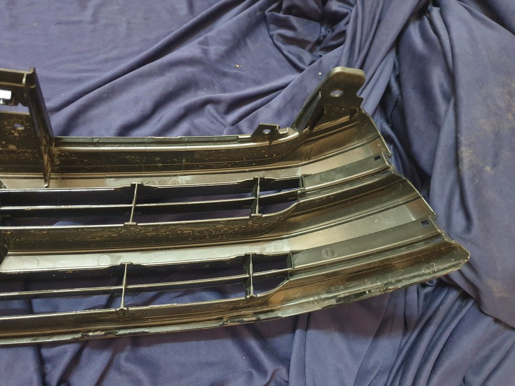 Toyota Aftermarket Radiator Grille - Light Wear and Tear, OEM Badge