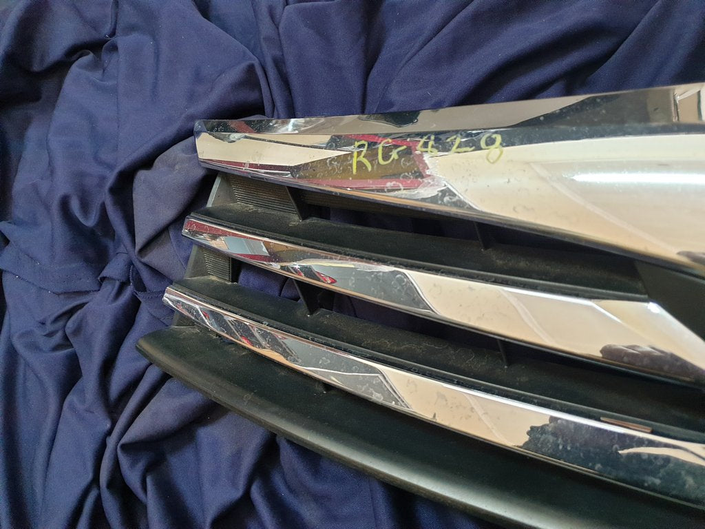 Toyota Corolla Radiator Grille - Wear and Tear